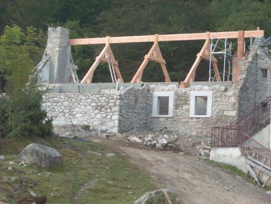 RÃ©novation de charpente grange en montagne Payolle 65
