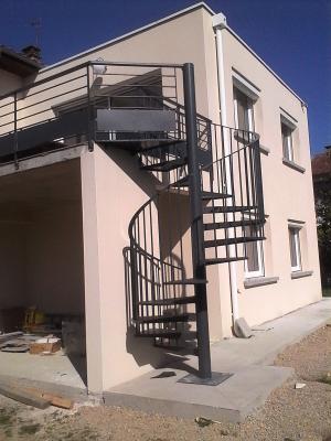 escalier en colimaçon sur mesure en acier - Villeneuve de Rivière 31